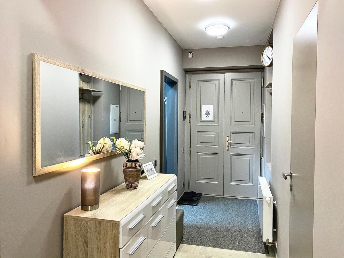 Exclusive Apartment + Best Located Praga Esterno foto